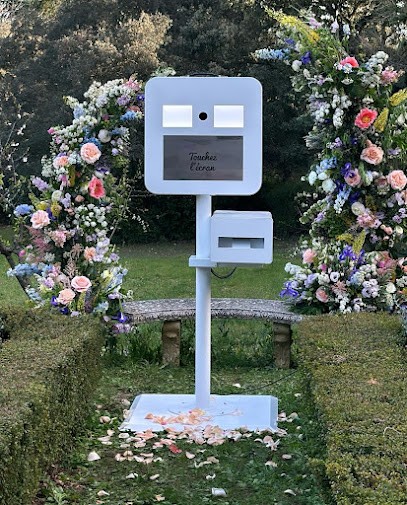 TheSelfieCorner - Location de Photobooth / Borne Selfie Toulon, Développement de Photos à La Crau