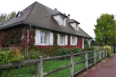 JDG Publications, Photographe aux Loges-en-Josas