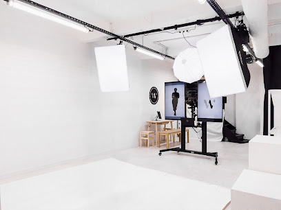 Woirée - Self Portrait Studio Photo, Photographe à Paris 02