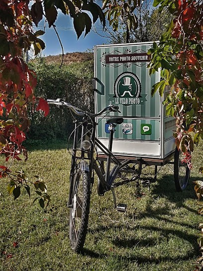 SELFIE TRUSS Location photobooth, Développement de Photos à Saint Gilles