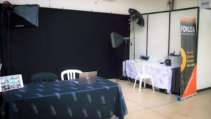 FOKUZA, Photographe à Laval-Pradel