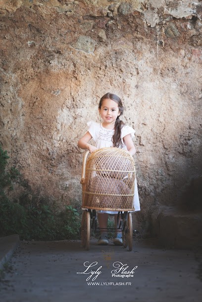 Lyly Flash, Photographe au Val