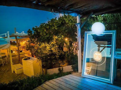 Location Photobooth Borne Miroir Magic, Développement de Photos à Saint-Raphaël