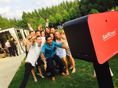 Selfizee, Développement de Photos à Plérin